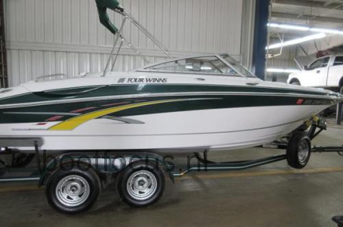 Four Winns Horizon 220 beoordelingen en specificaties